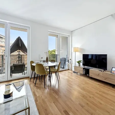 Apartment Helles Design-apartment Mit Balkon Im Zentrum *