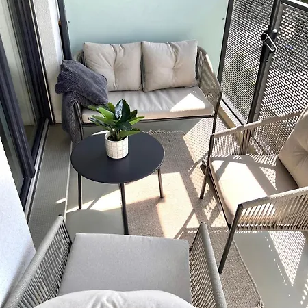 Helles Design-apartment Mit Balkon Im Zentrum Apartment *