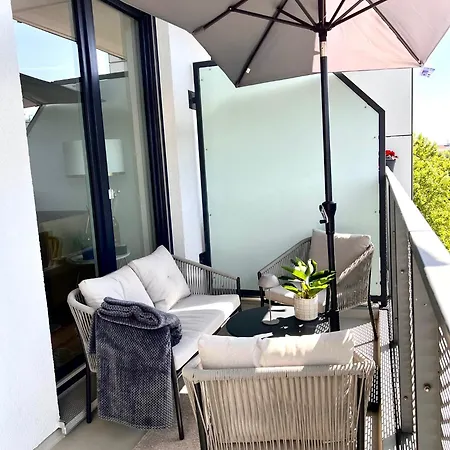 Apartment Helles Design-apartment Mit Balkon Im Zentrum
