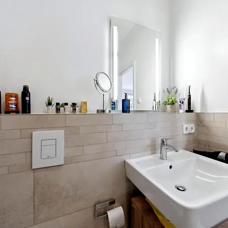 Helles Design-apartment Mit Balkon Im Zentrum * Leipzig