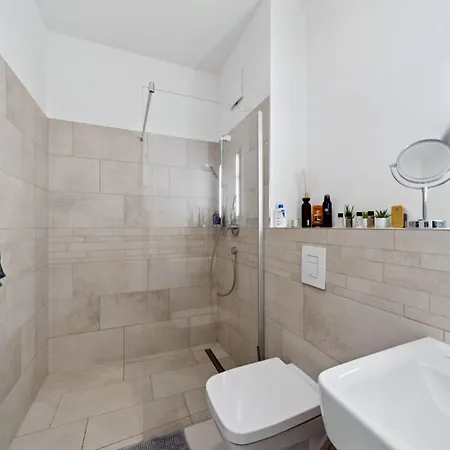 Helles Design-apartment Mit Balkon Im Zentrum Leipzig
